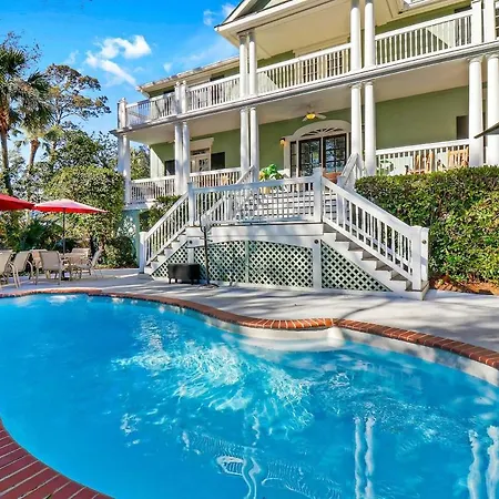 6 Bd 4 And One Half Bath Family Friendly Beach Home With Heated Pool Just A Block To The Beach